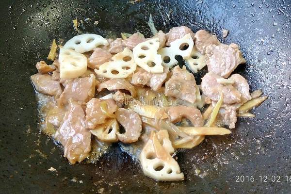 西兰花莲藕炒肉片的做法图解8