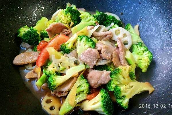 西兰花莲藕炒肉片的做法图解11