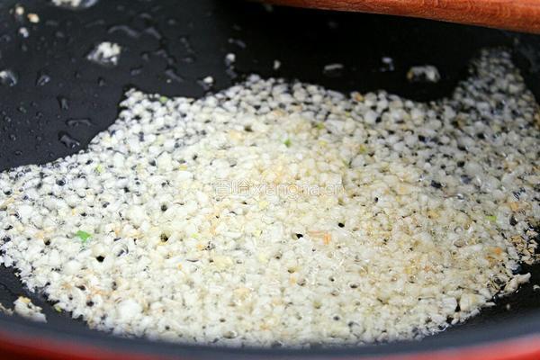 蒜蓉粉丝蒸鲍鱼的做法图解6