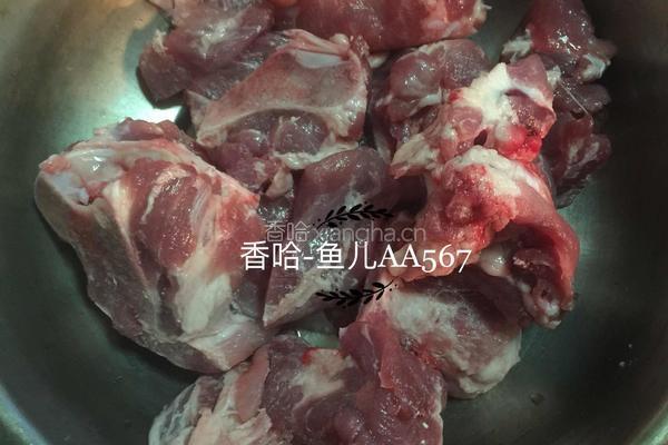 大骨头炖松茸的做法图解2