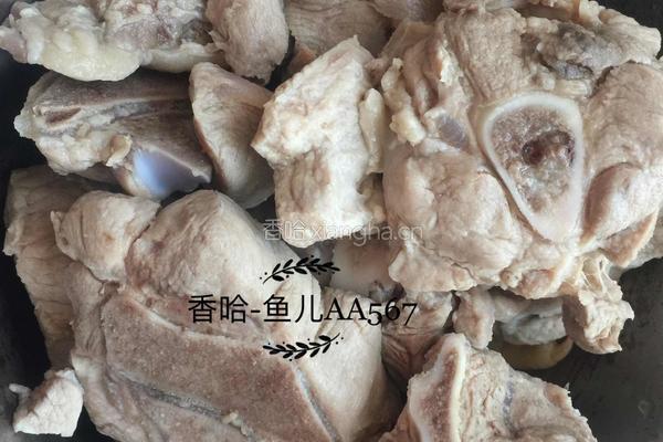 大骨头炖松茸的做法图解4