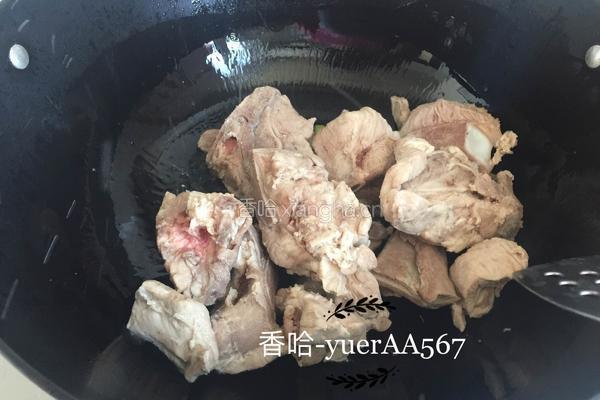 大骨头炖松茸的做法图解6