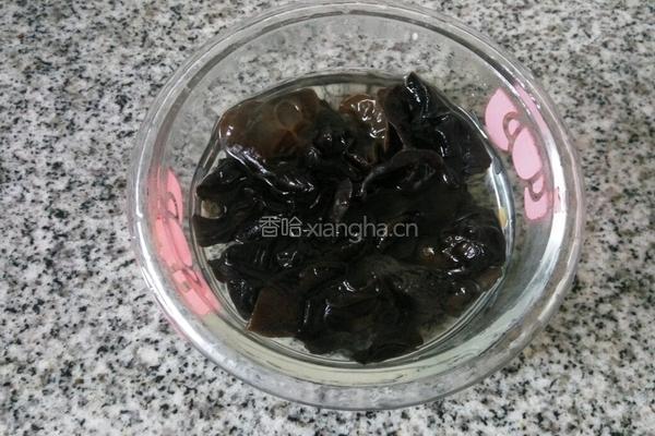 黄瓜木耳炒鸡蛋的做法图解2