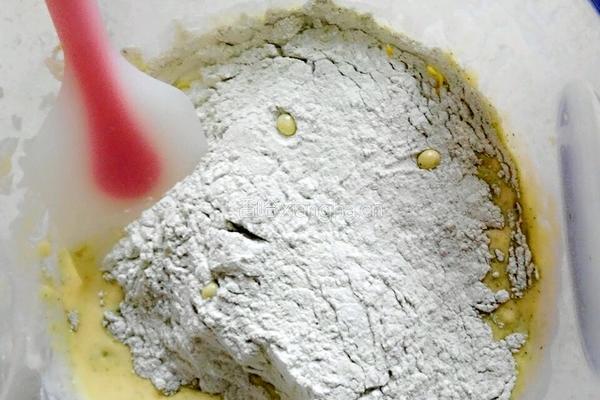 蔓越莓抹茶低糖酸奶蛋糕的做法图解5