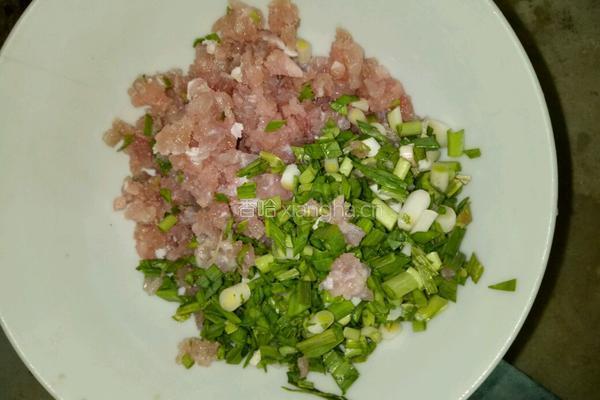 豆腐皮炸肉卷的做法图解2