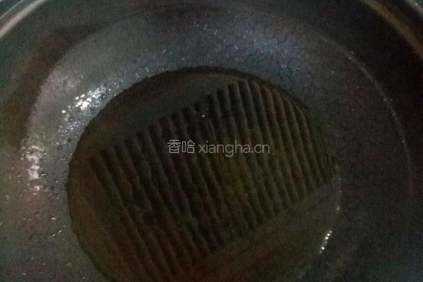 酸菜粉条炖鱼的做法图解2