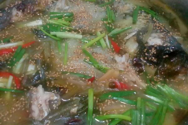 酸菜粉条炖鱼的做法图解13