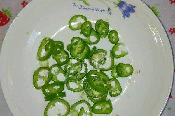 青椒炒肉饭的做法图解1