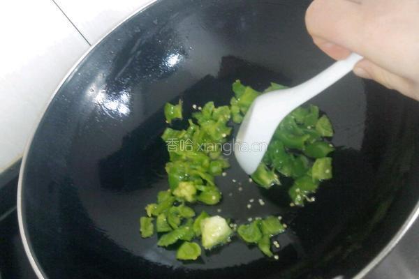 青椒炒香菇的做法图解5