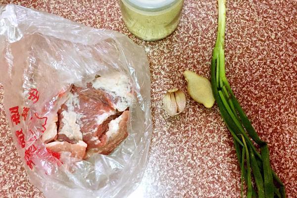 糖醋肉条的做法图解1