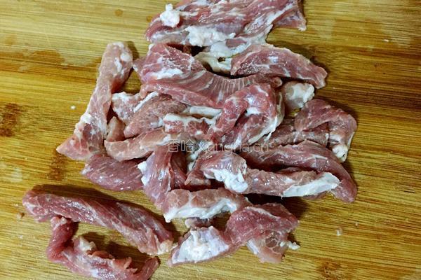糖醋肉条的做法图解2