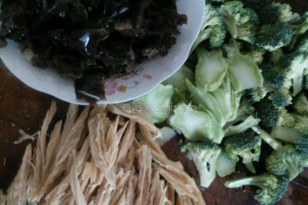 清炒西兰花的做法图解1