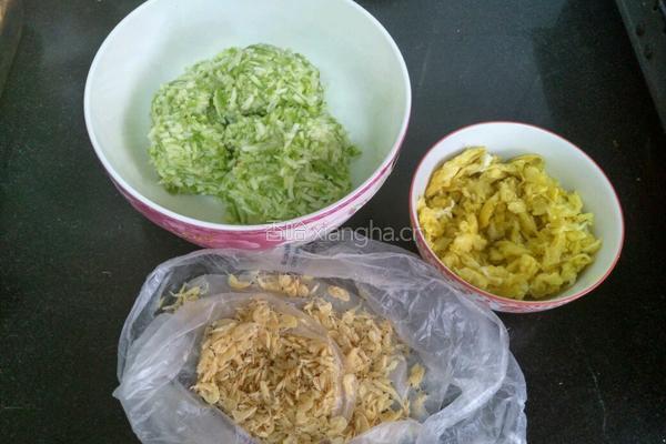 西葫芦鸡蛋水饺的做法图解7