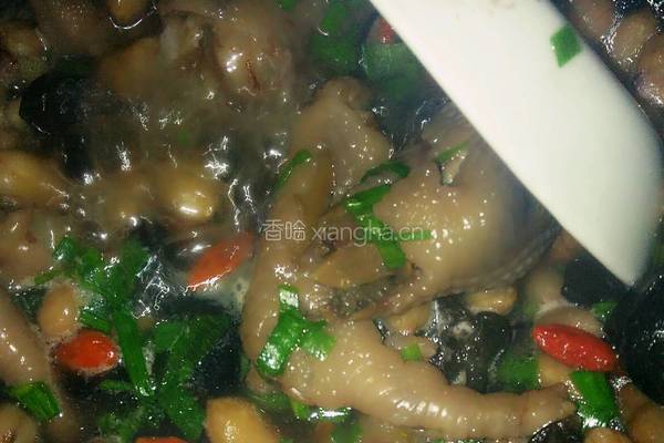 花生木耳炖鸡爪的做法图解10