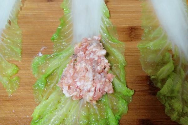 鲜美白菜虾肉卷的做法图解5