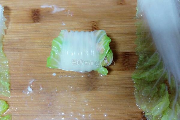 鲜美白菜虾肉卷的做法图解9