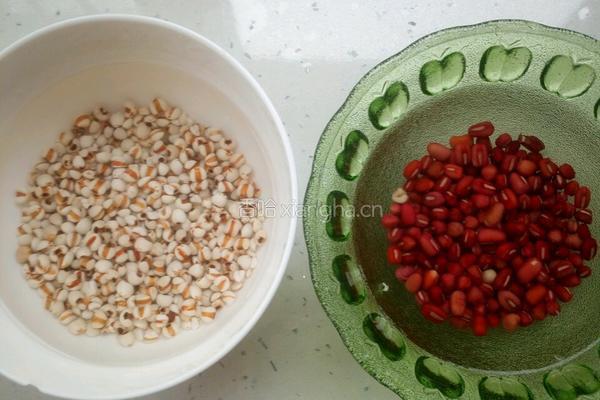 红豆薏米粥的做法图解1