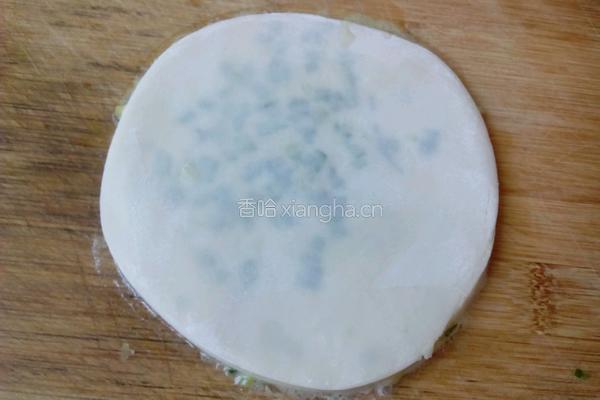 饺子皮葱油饼的做法图解4