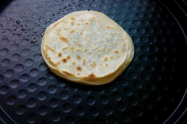 饺子皮葱油饼的做法图解6