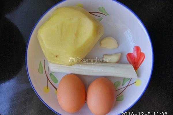 土豆鸡蛋的做法图解1