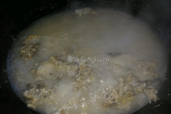 鱼汤宽粉面的做法图解2