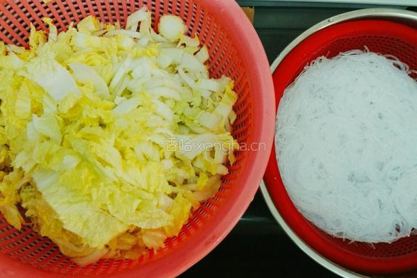 麻辣粉丝炒白菜的做法图解2