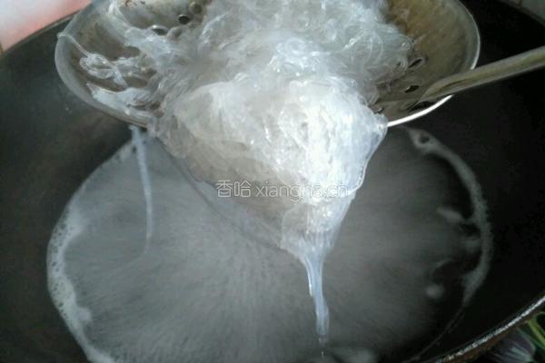 凉拌粉丝菠菜的做法图解3