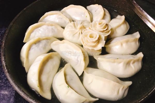 青菜猪肉煎饺的做法图解12
