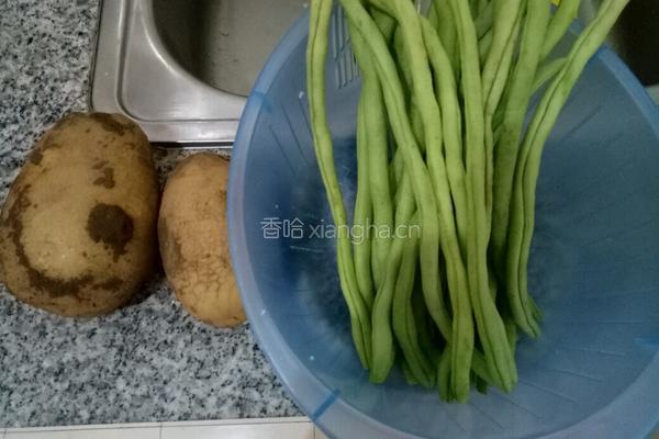 土豆豆角炖肉的做法图解2