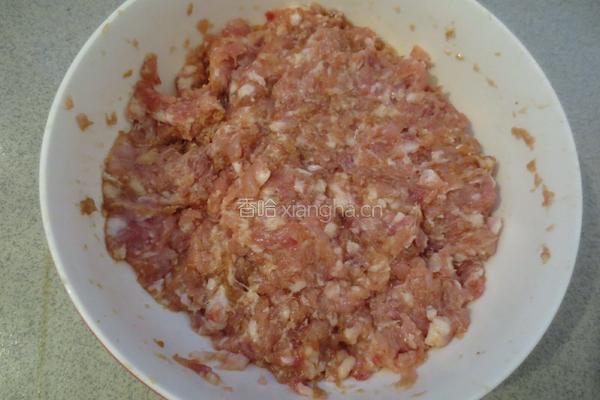 猪肉韭菜馅饺子的做法图解2