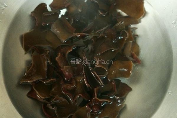 胡萝卜炒白菜的做法图解3