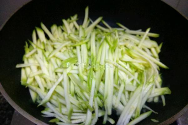 清炒云南小瓜的做法图解5