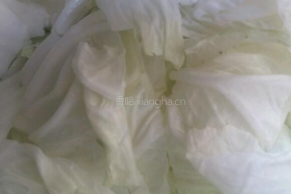 白菜炖冻豆腐的做法图解1