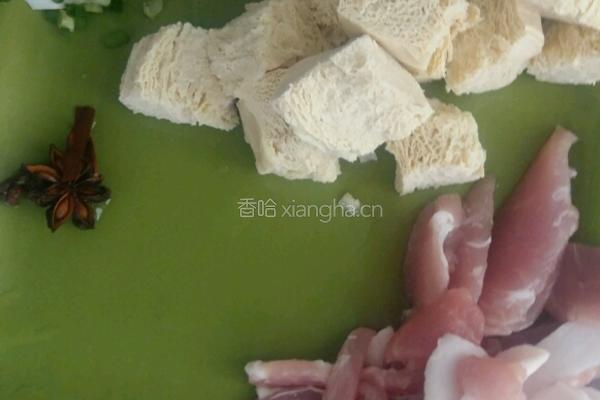 白菜炖冻豆腐的做法图解2