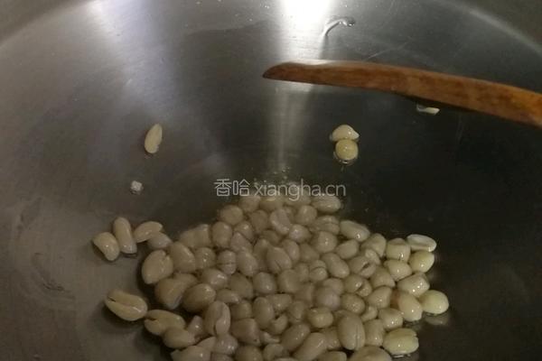 西芹花生的做法图解3