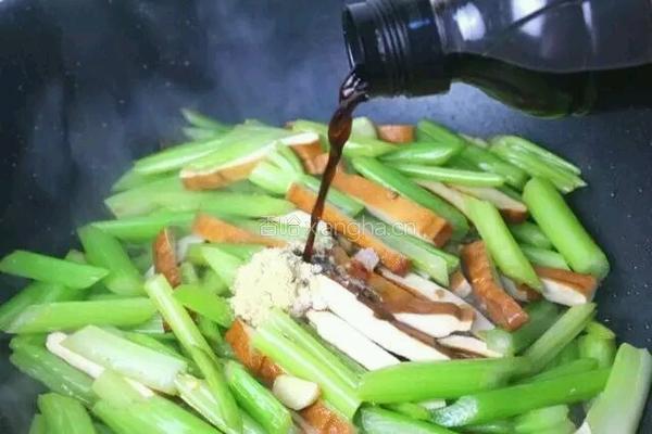 芹菜炒香干的做法图解8