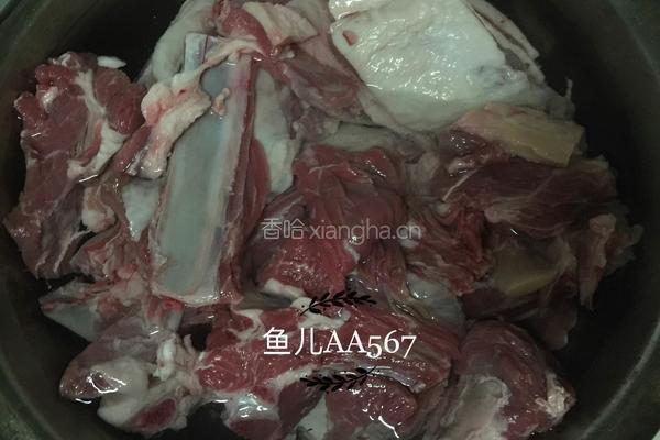 羊排炖萝卜的做法图解2