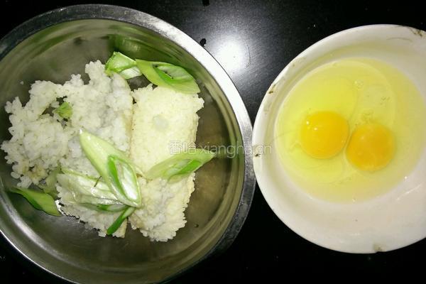 家常蛋炒饭的做法图解1