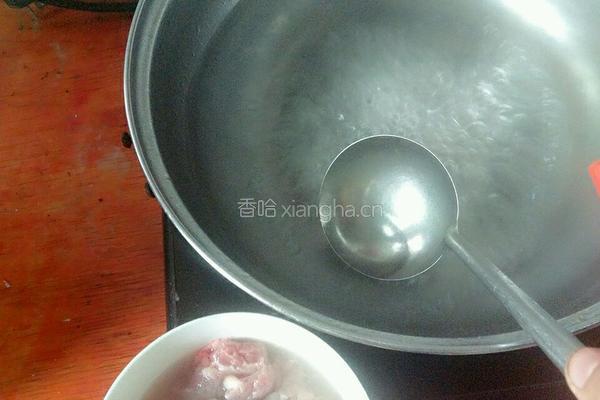 贡梨排骨汤的做法图解5