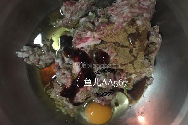猪肉芹菜饺子的做法图解5