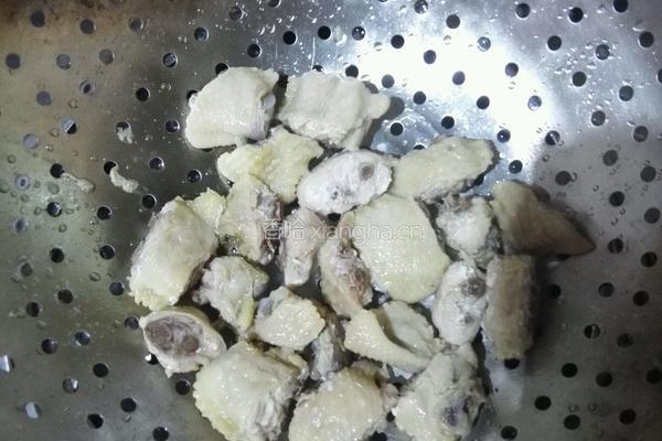 剁椒翅中煲的做法图解3