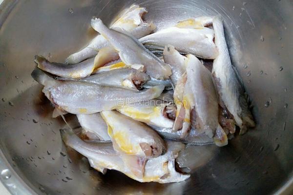 香酥小黄鱼的做法图解1