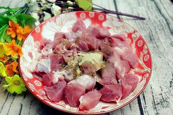 菠萝咕噜肉的做法图解2