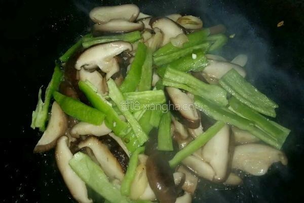 香菇尖椒炒鸡蛋的做法图解8