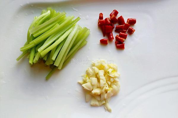 小芹菜炒土豆丝的做法图解4