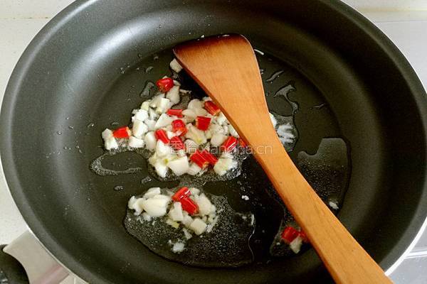 小芹菜炒土豆丝的做法图解5