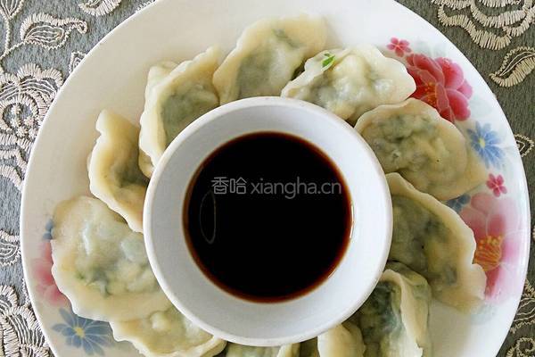 韭菜鸡蛋木耳饺子的做法图解13
