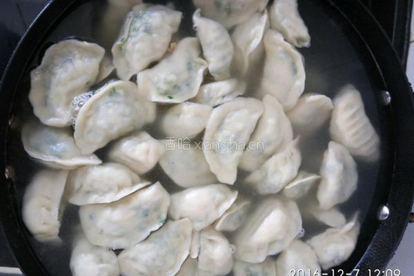韭菜鸡蛋木耳饺子的做法图解11