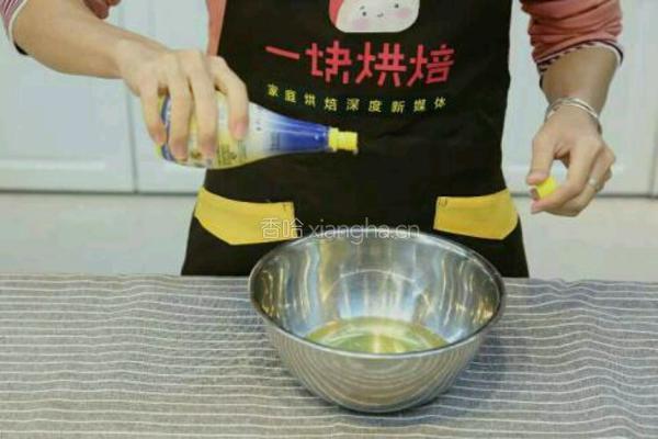 圣诞雪人蛋糕卷的做法图解7