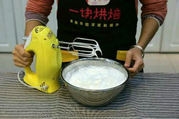 圣诞雪人蛋糕卷的做法图解8